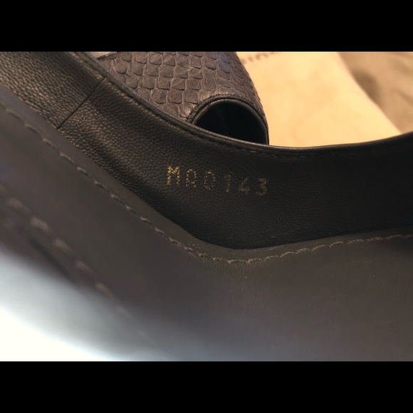 Louis Vuitton Grey🐍Python Rare Heels🔥🔥🔥 - Picture 8 of 8